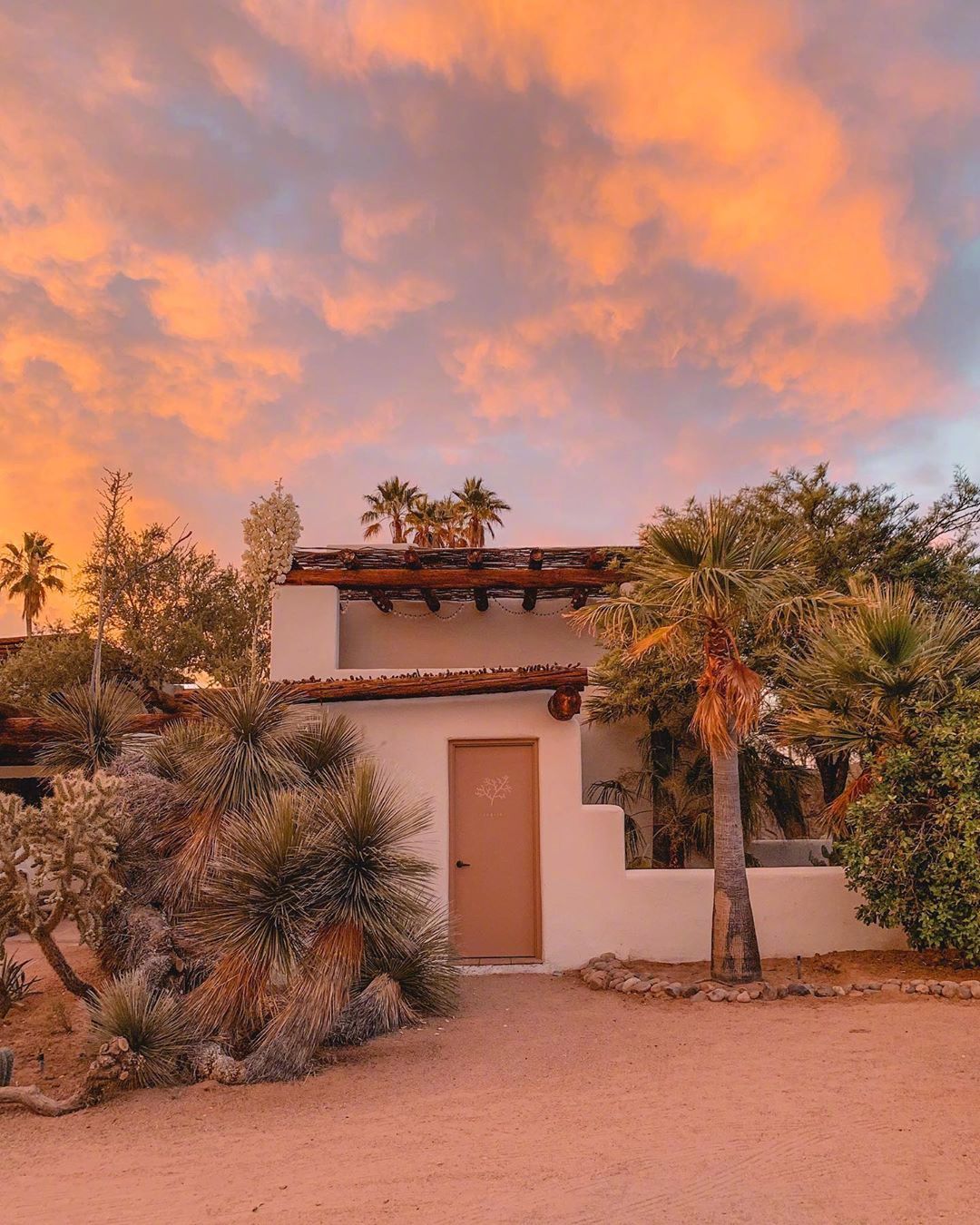 日落傍晚海边风景背景图 (高清沙漠黄昏图)