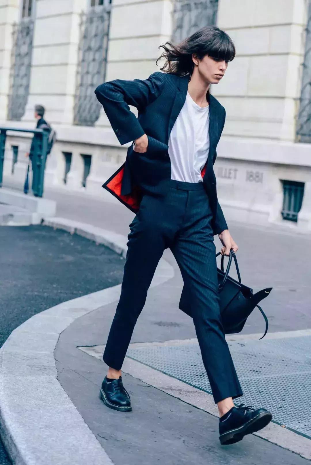 别再露脚踝了今年露袜才是王道,今年流行的露袜穿搭你知道吗