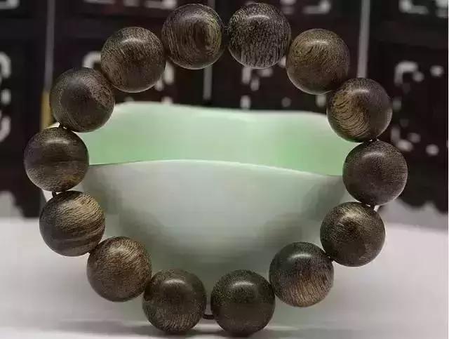 最好的小叶紫檀手串价格,金丝楠木沉香海黄小叶紫檀