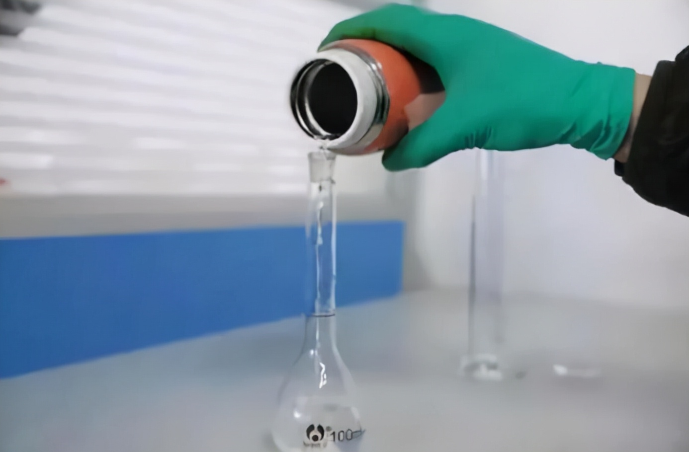 央视保温杯热水变毒水,央视315夺命的保温杯