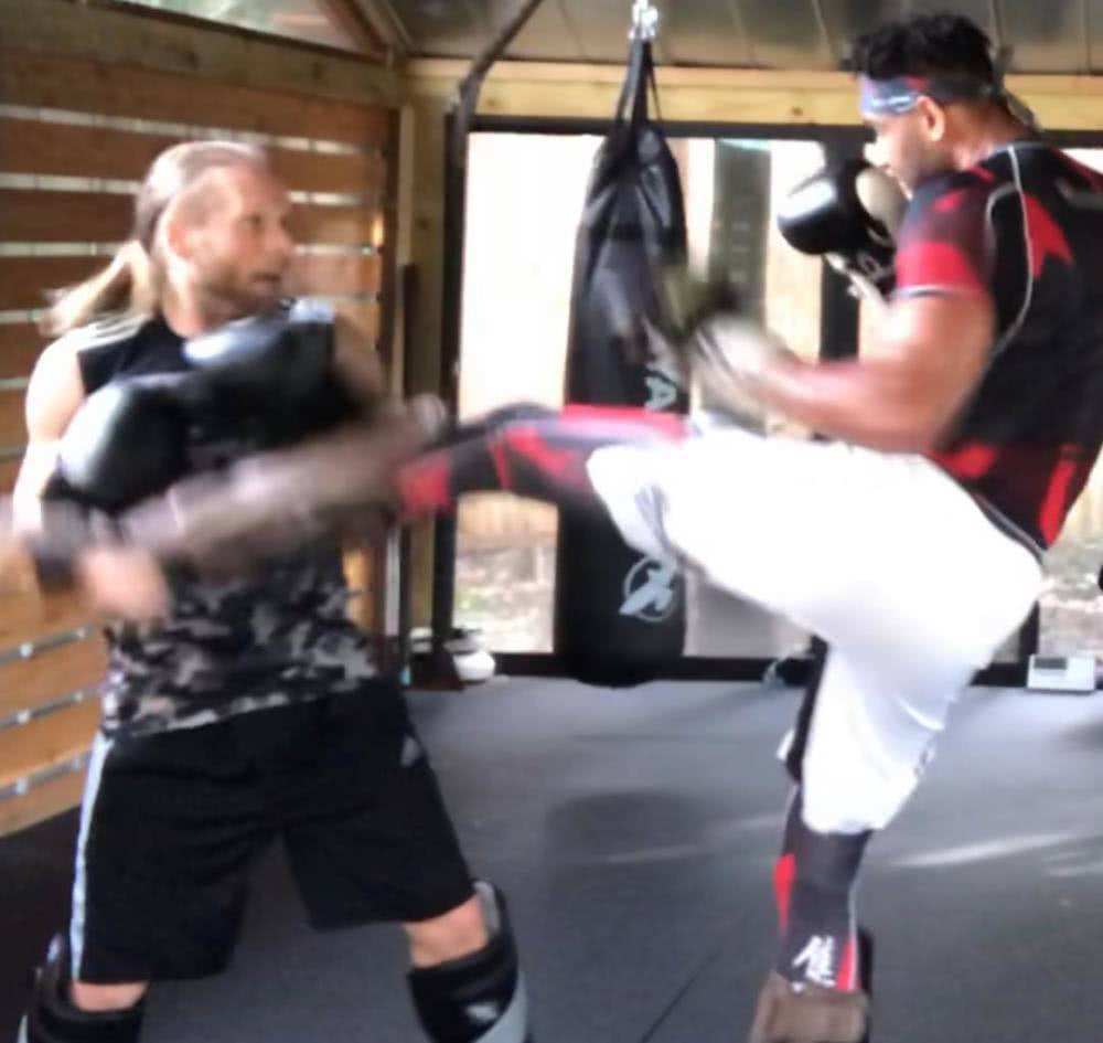 邓肯退役后不像富翁那样生活！却过得让人羡慕，从改装车玩到钓鱼