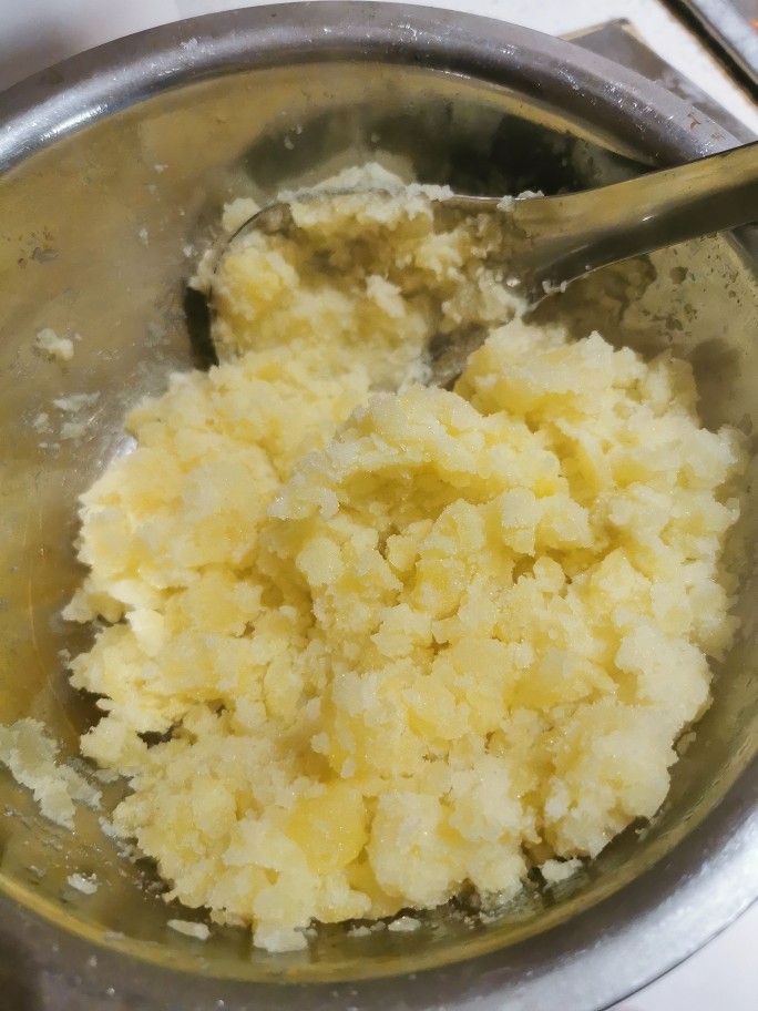 土豆丸子怎么炸不会散,土豆丸子怎么做不会变黑