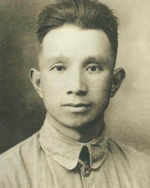 “毛*东泽**想给粟裕授元帅衔，粟裕让帅陈毅”，这种说法是真是假？