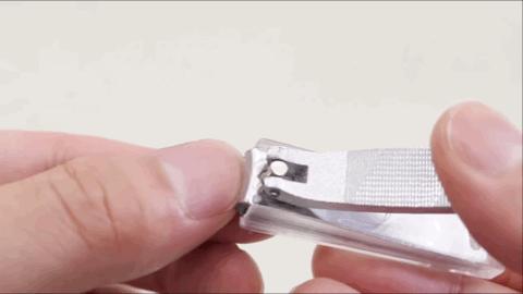 日本小哥用攒了一年的「指甲」给女友做了个钻戒？网友：妈呀变态