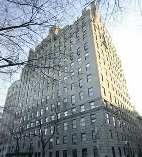 从“父女恋”到“母子恋”,这个52岁女人把自己活成了美国萧亚轩