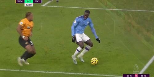 利物浦曼城法比尼奥犯规,利物浦vs曼城多库被犯规