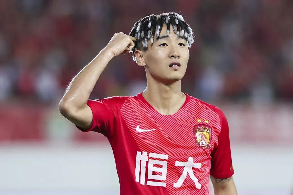 足球运动员都留什么发型,足球员发型最丑的