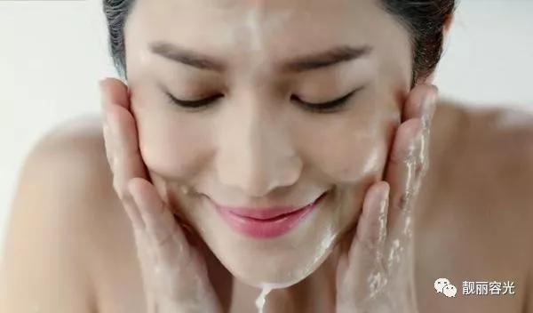护肤小手法改善法令纹提升苹果肌,法令纹最好的护肤方法