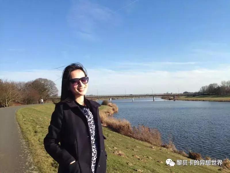 她们说穿过最满意的一件大衣,是这件!