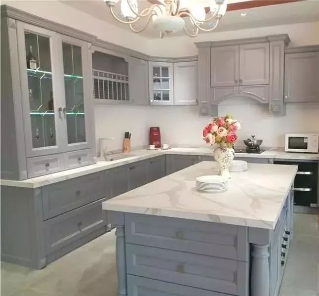 橱柜用实木多层板好还是颗粒板好,橱柜用不锈钢好还是实木多层板好