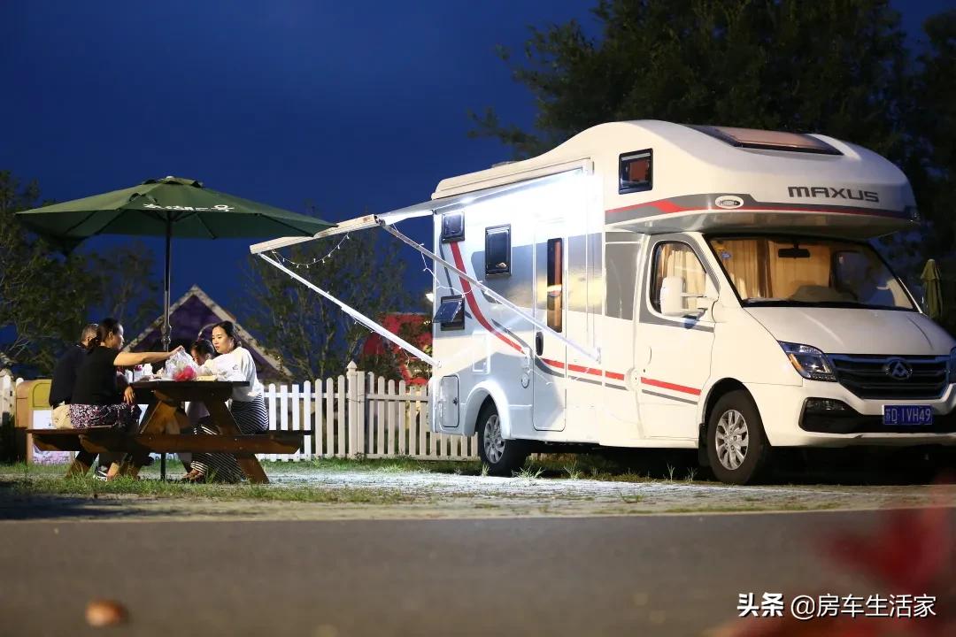 金黄的油菜花让你留连忘返,春季打卡好地方油菜花开醉游人