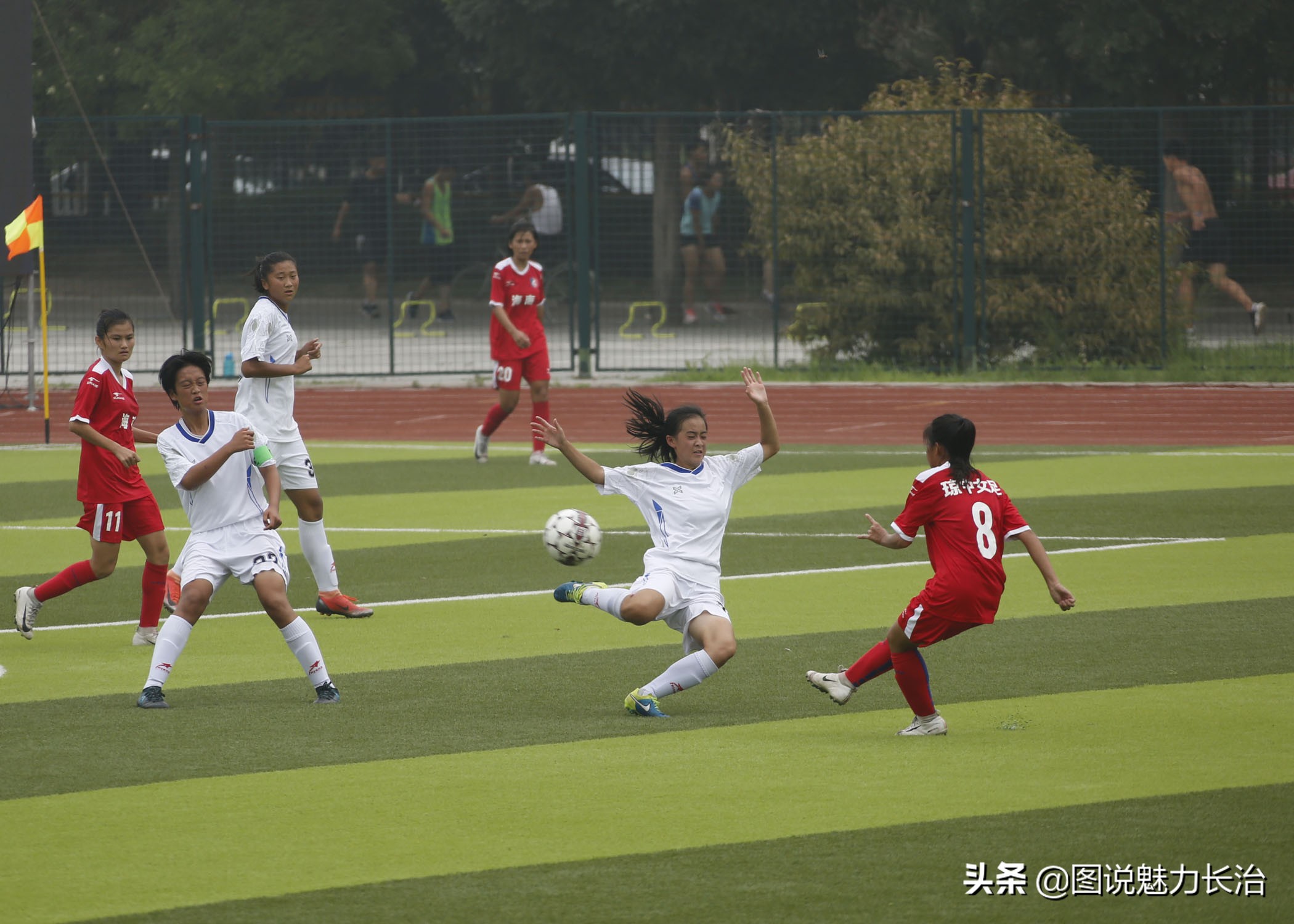 足球球员受伤瞬间,盘点足球比赛上的精彩瞬间