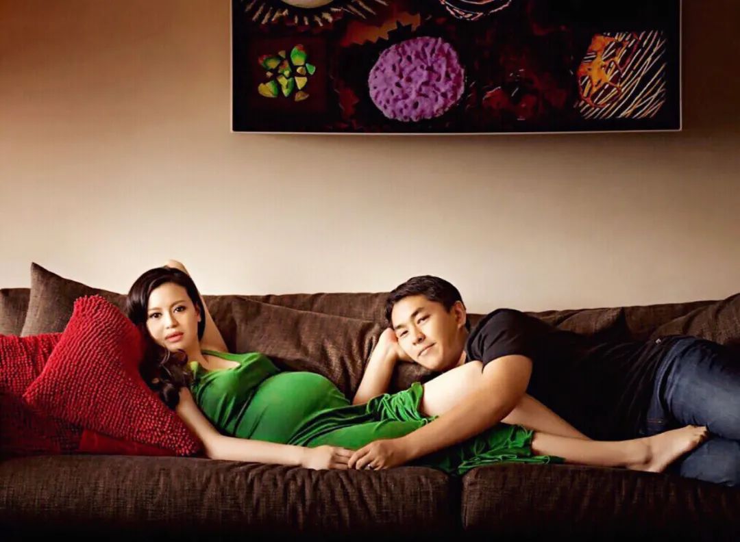 何超盈与何超英很像,何超盈女儿和奚梦瑶