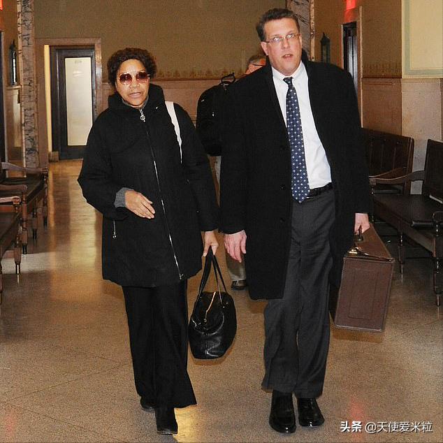 被天价离婚抚养费拖垮，老戏骨罗伯特·德尼罗狂拍戏只为赚钱？