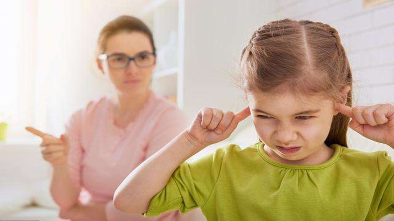 打完娃后悔又自责怎么办,打完孩子心里难受到哭很自责