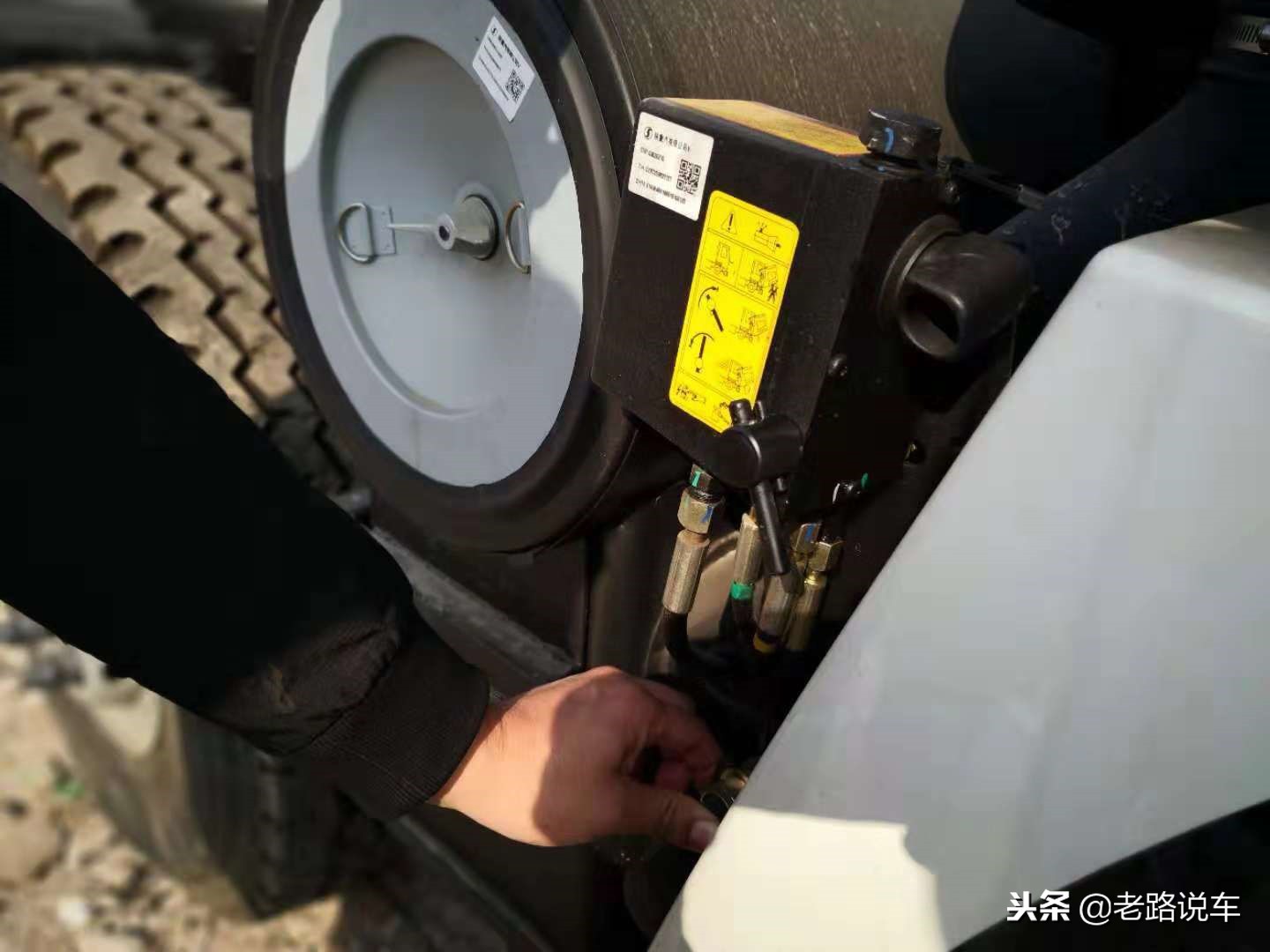 陕汽前四后八自卸车,陕汽轻量化怎么样前四后八
