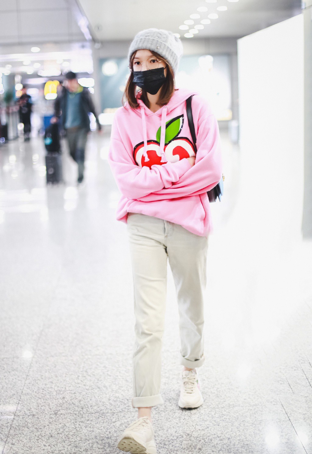 程潇穿白色卫衣,程潇穿蓝色卫衣