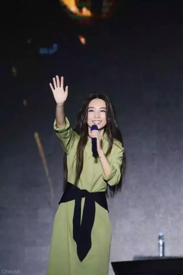 田馥甄助阵选手,都匀足球小镇音乐节田馥甄