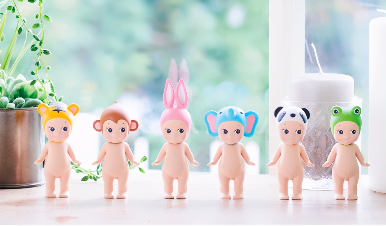 泡泡玛特市值腰斩，靠盲盒闯出血路的资本欧皇不行了？