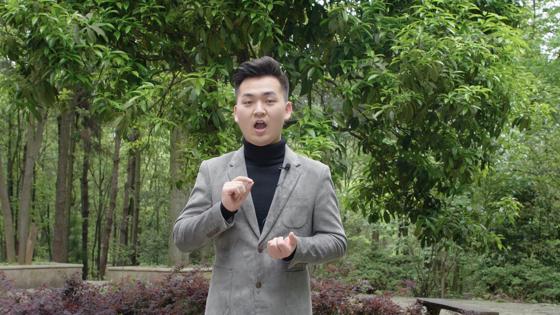 迎丰老师的播音小知识，今天教大家口腔操的气泡音练习