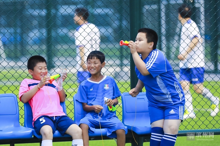 2018时光已走滨州日报90后小美摄影记者定格了您的最美