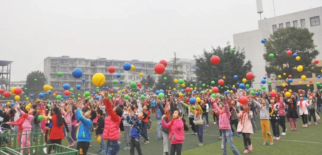 南湖小学武术操,成都市新华路小学武术比赛