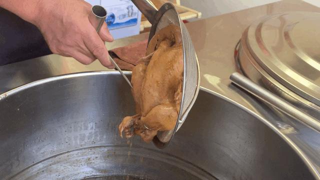 先卤后炸的火锅鸡,先卤后炸全鸡图片