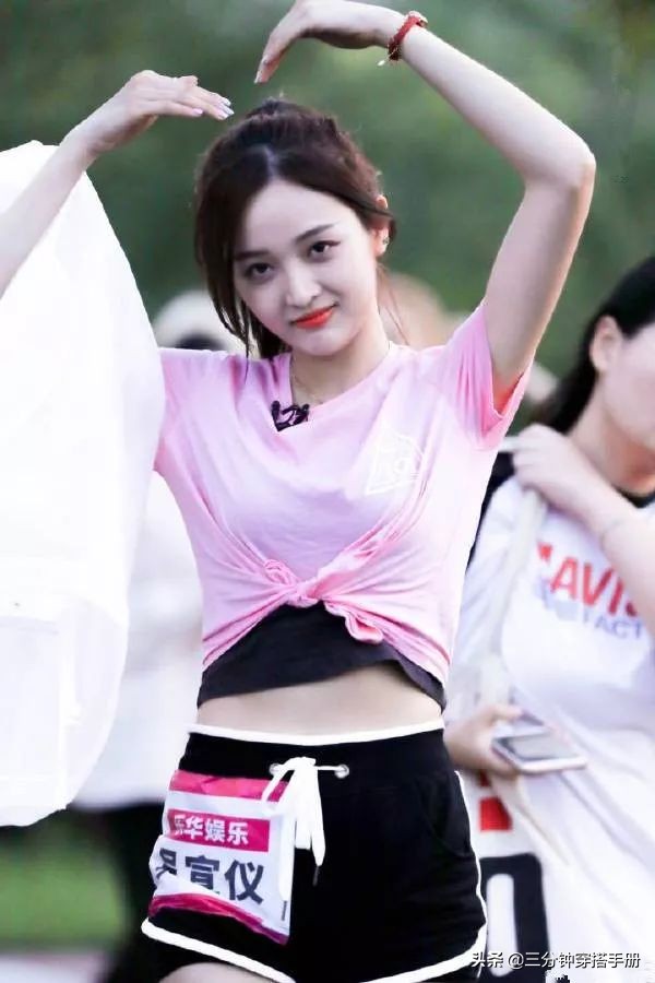 上衣太长了该怎么办更好看,上衣长了怎么弄才好看