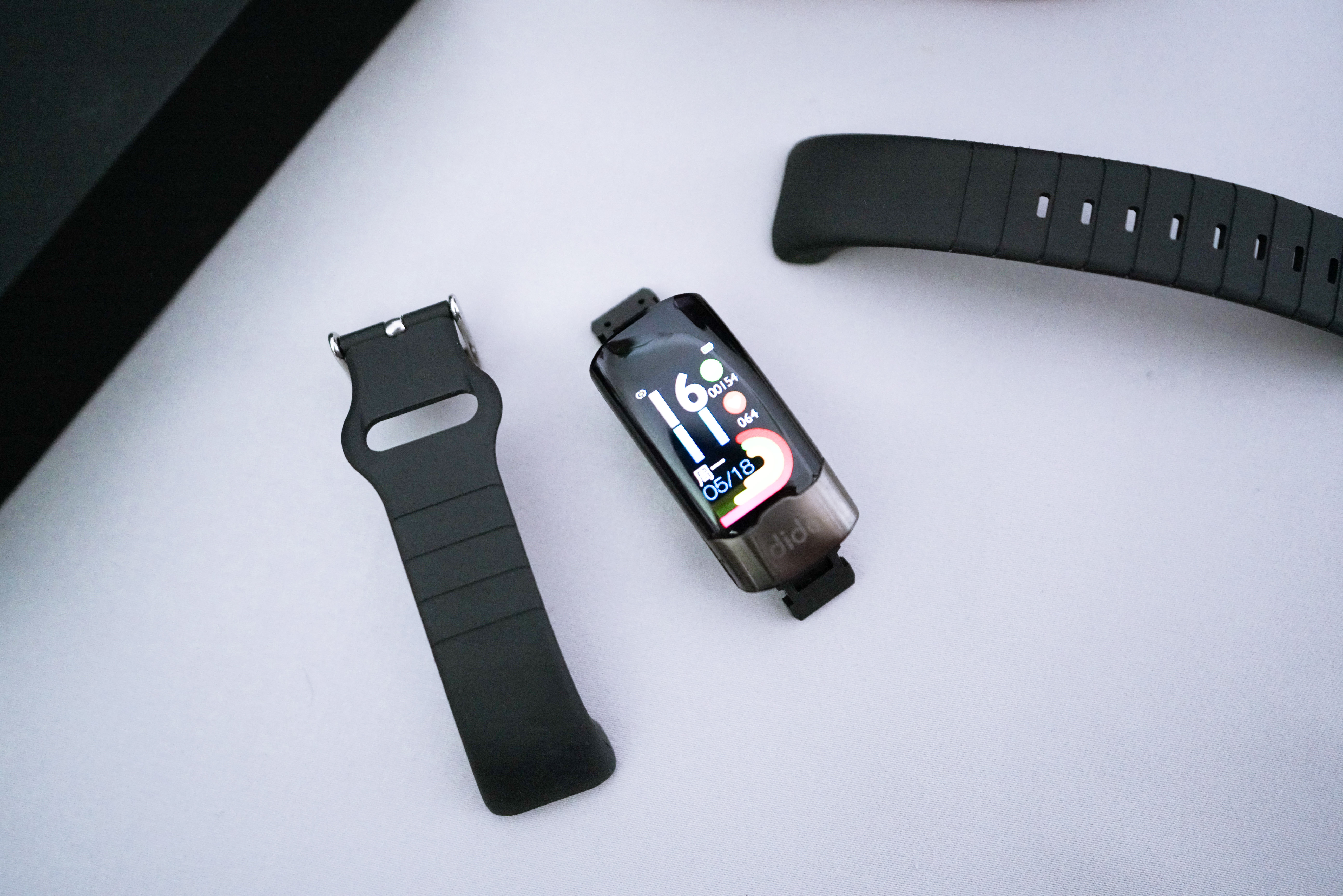 旗舰版智能手环价格,200块钱以内最值得入手的智能手环