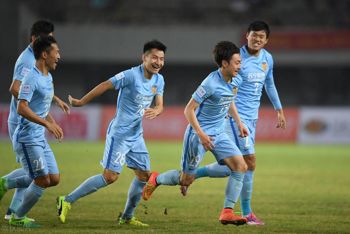 江苏苏宁对天津泰达足球直播比赛,苏宁门将