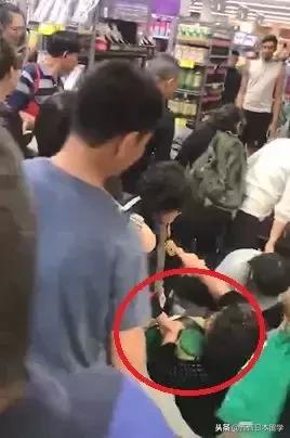 澳洲中国大妈抢奶粉,华人在国外抢奶粉