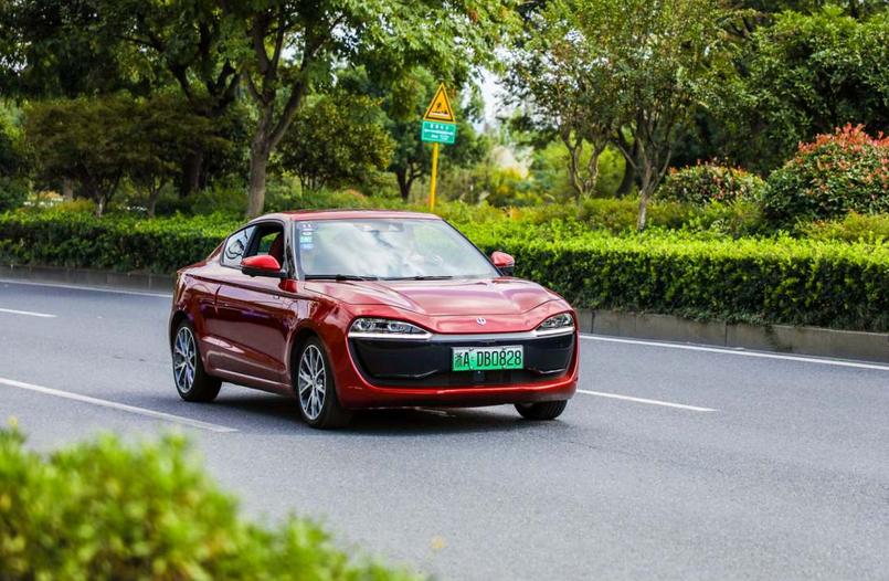 零跑s01目前最成功的老年代步车,零跑跑车s01