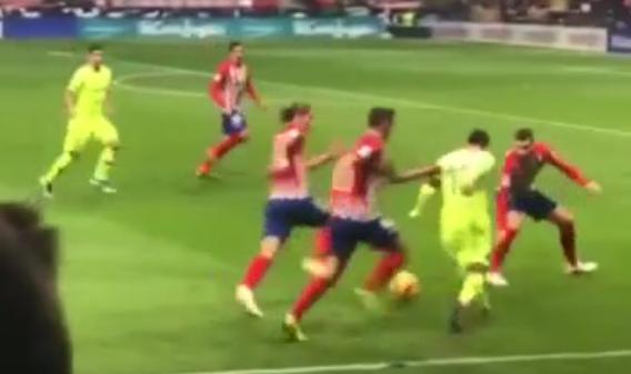 梅西过人技巧，视频3倍慢放才看清，霸气侧漏