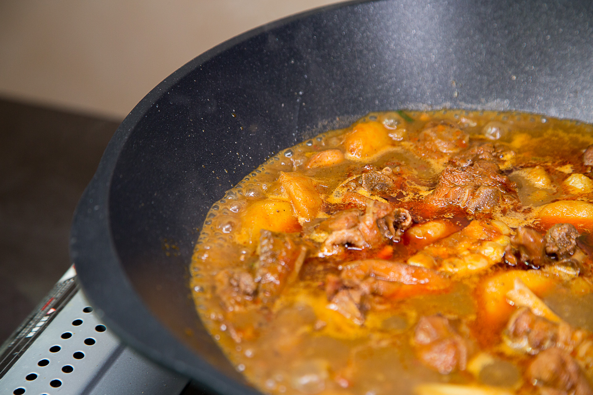 哪个牌子无油烟炒锅比较好,真正的无油烟炒锅选什么牌子的好