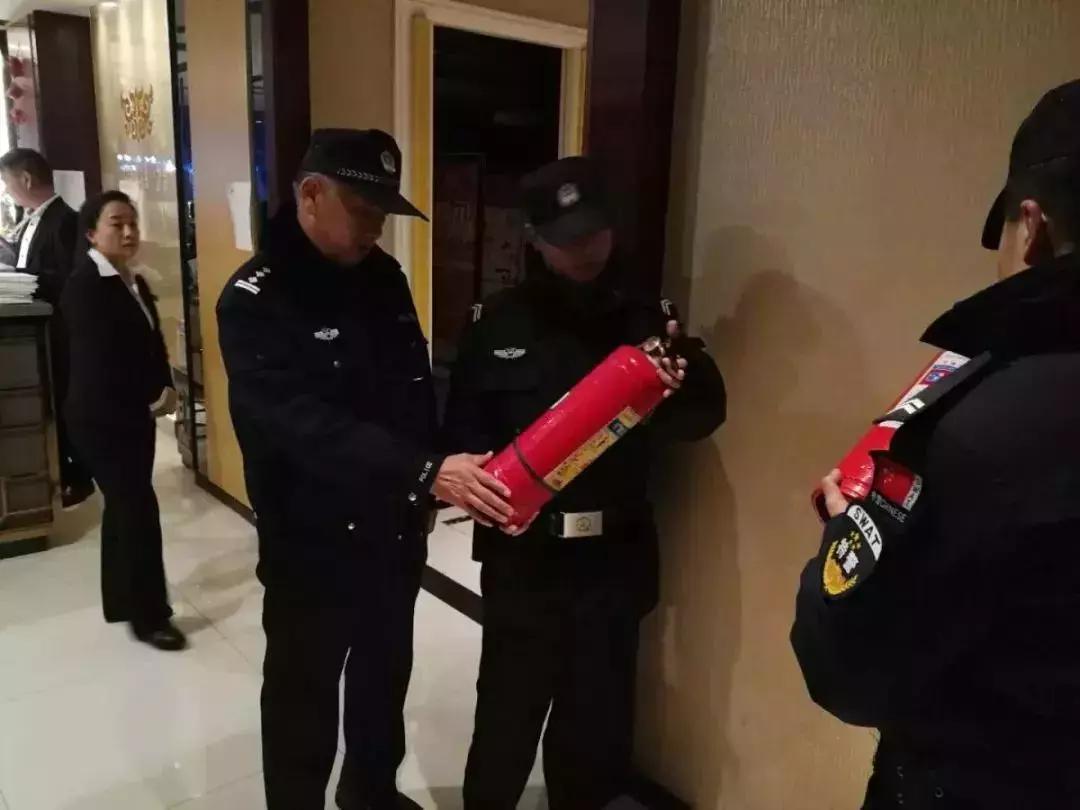 派出所开展黄赌专项整治,西安碑林警察铁锤行动