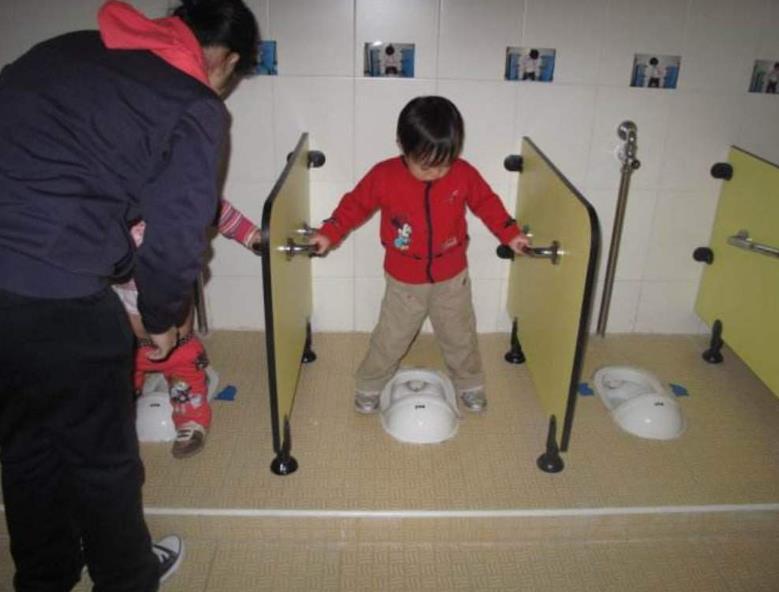 宝宝不愿意去厕所拉便便怎么引导,如何正确引导幼儿大便