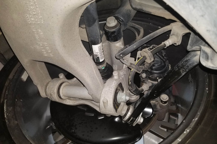 奥迪a82006款a8l6.0w12quattro旗舰型,小排三缸车