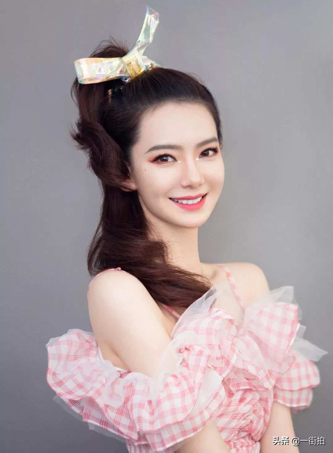 戚薇穿牛仔背带裙,戚薇吊带裙搭配图片