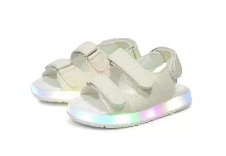 儿童凉鞋选鞋技巧,穿错鞋对孩子的危害