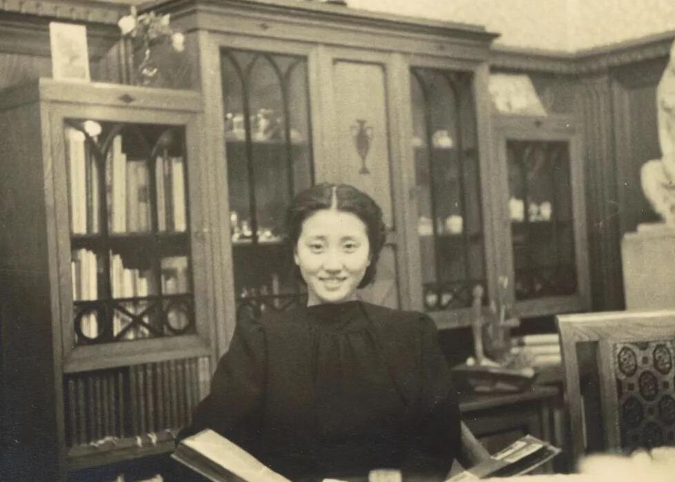 嫁给了干哥哥钱学森，成就学生李双江，蒋英如何活成了一代传奇？