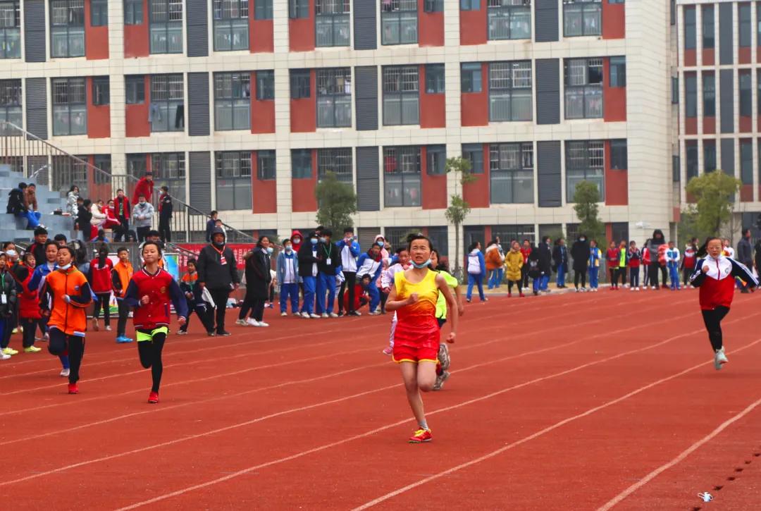 奔跑吧少年我校田径运动会开幕,奔跑吧少年全国中小学生运动会