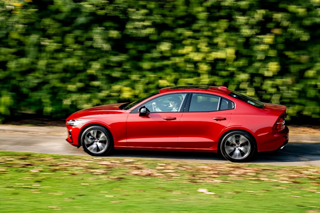 沃尔沃s60和奔驰c哪个值得入手,沃尔沃s60对比奔驰c驾驶感受