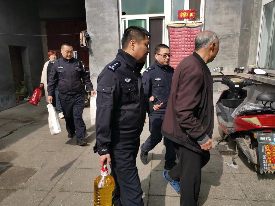 老人丢失现金报警遇捡拾者,老人遗失万元现金后续