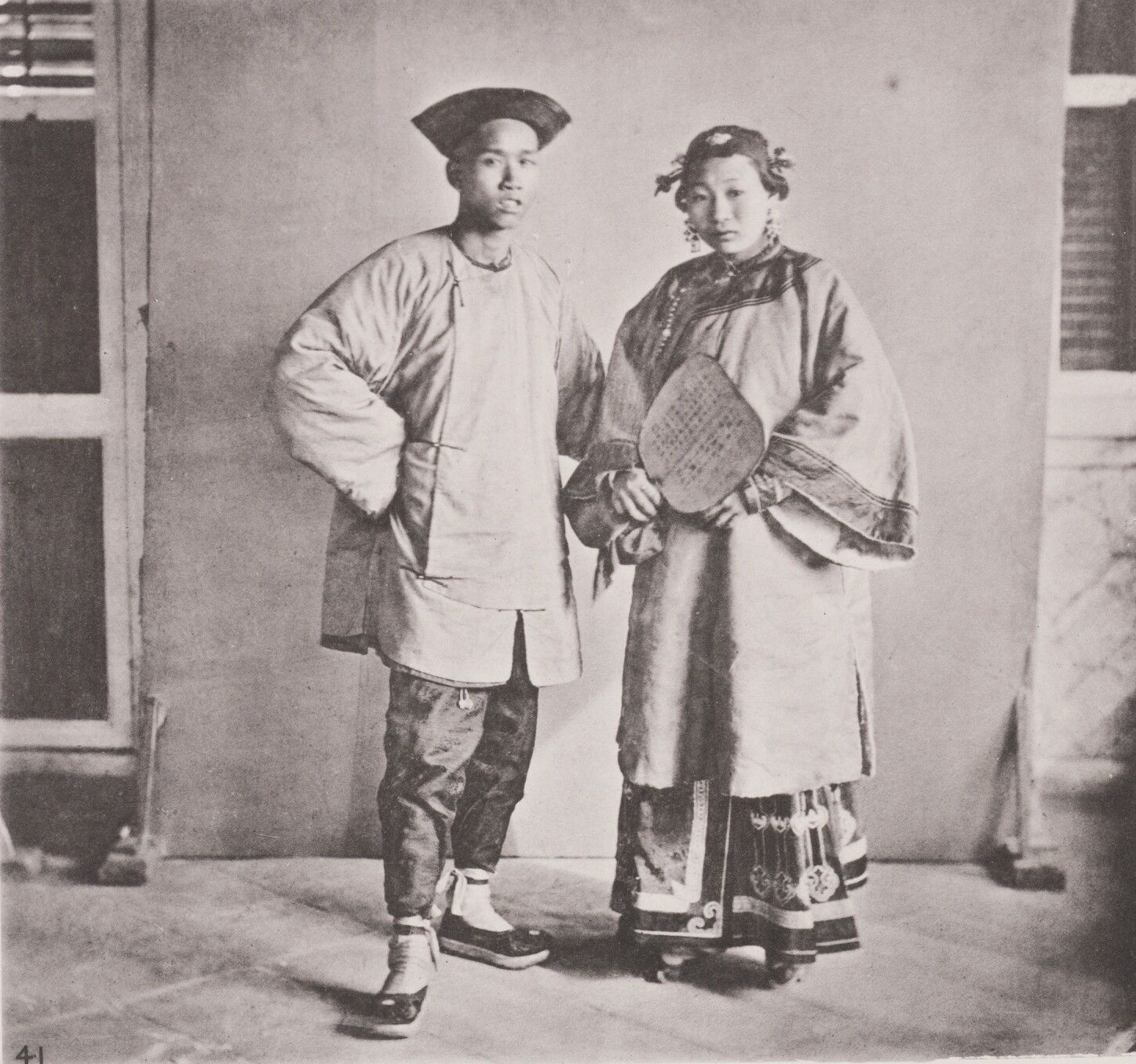 实拍三寸金莲裹脚缠足全过程,三寸金莲的缠足过程