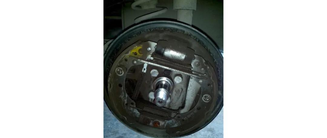 电动车碟刹和鼓刹的区别哪个好,圈刹碟刹制动力对比