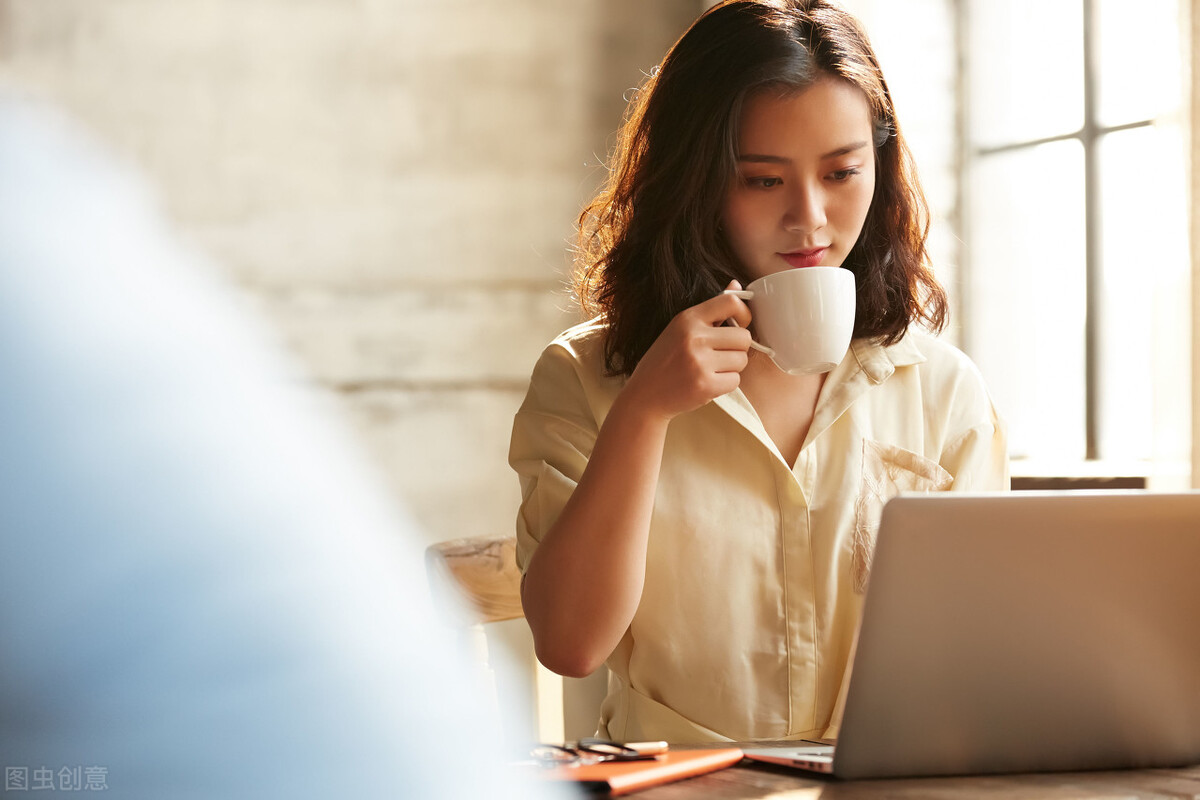 顾佳和太太闹翻之后怎么样了,李太太那么有钱为什么还要骗顾佳