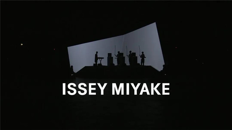 三宅一生褶皱外搭,三宅一生的褶皱艺术