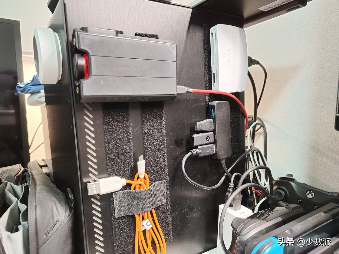 这也许是设备最多的桌面？我的「实用主义器材派」桌面分享