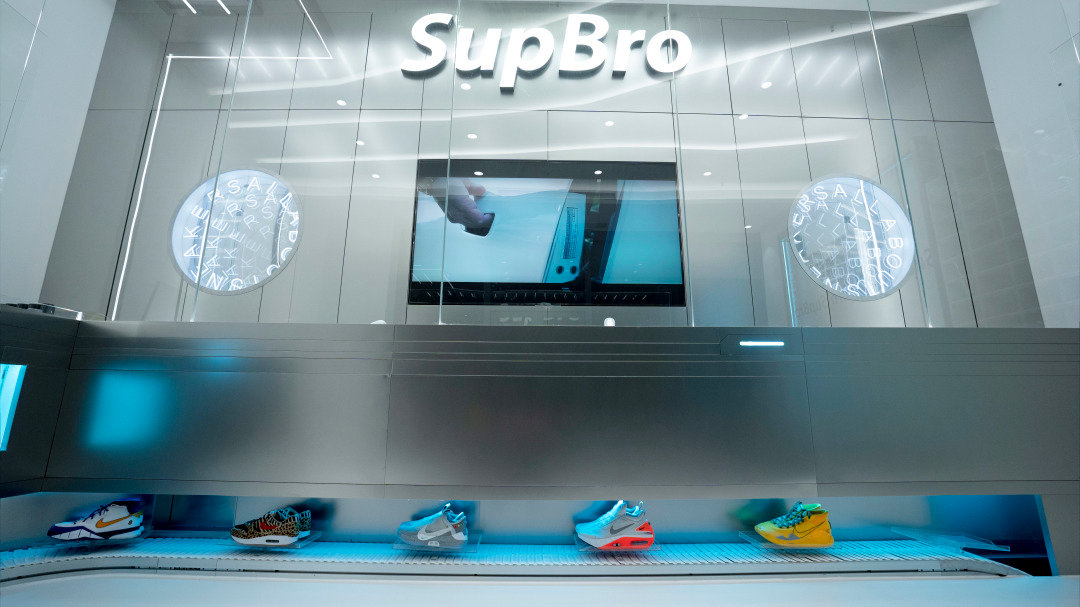 又快又好的科幻风酷炫洗鞋体验，全新门店成潮人聚集地