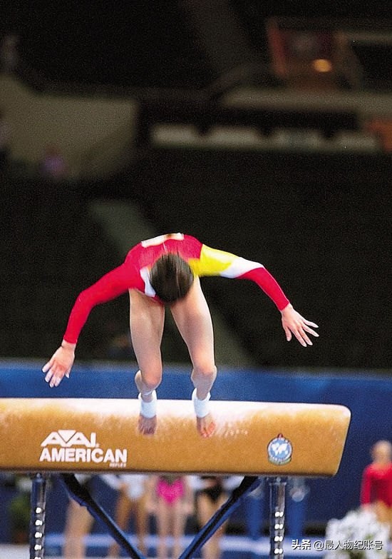 体操桑兰受伤赔偿多少,体操冠军桑兰比赛中摔成瘫痪